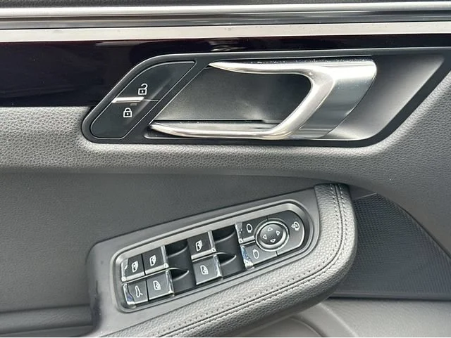 2023 Porsche Macan T - Photo 31