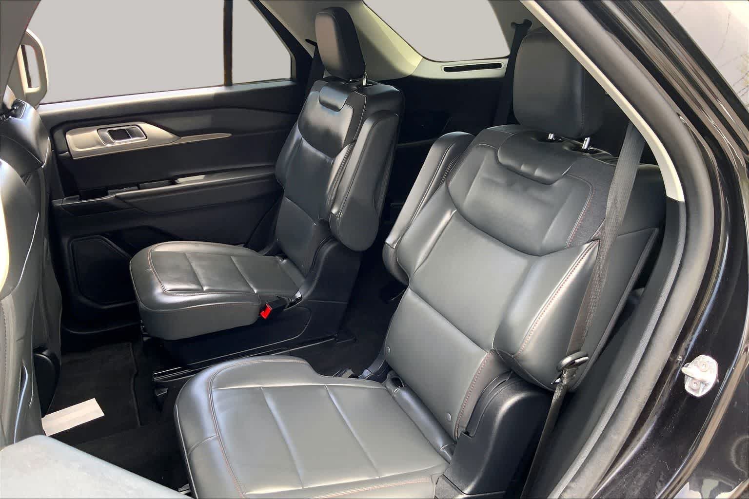 Used 2025 Agate Black Metallic Ford Active image 18
