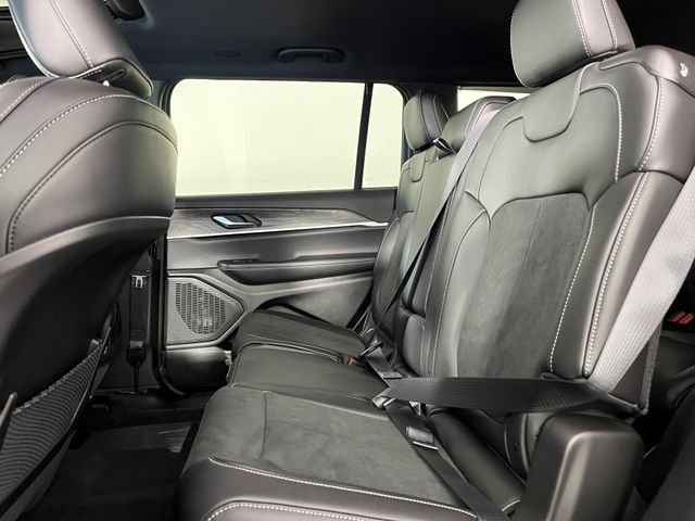 New 2026 Bright White Clear-Coat Exterior Paint Jeep Laredo Altitude image 7