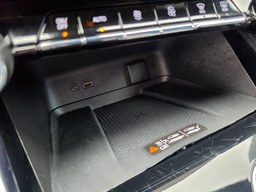 Used 2025 Mosaic Black Metallic Chevrolet LT image 18
