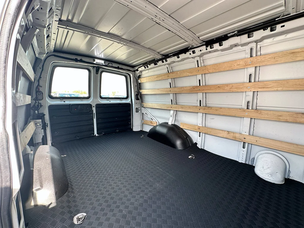 Used 2025 Summit White Chevrolet WT image 27