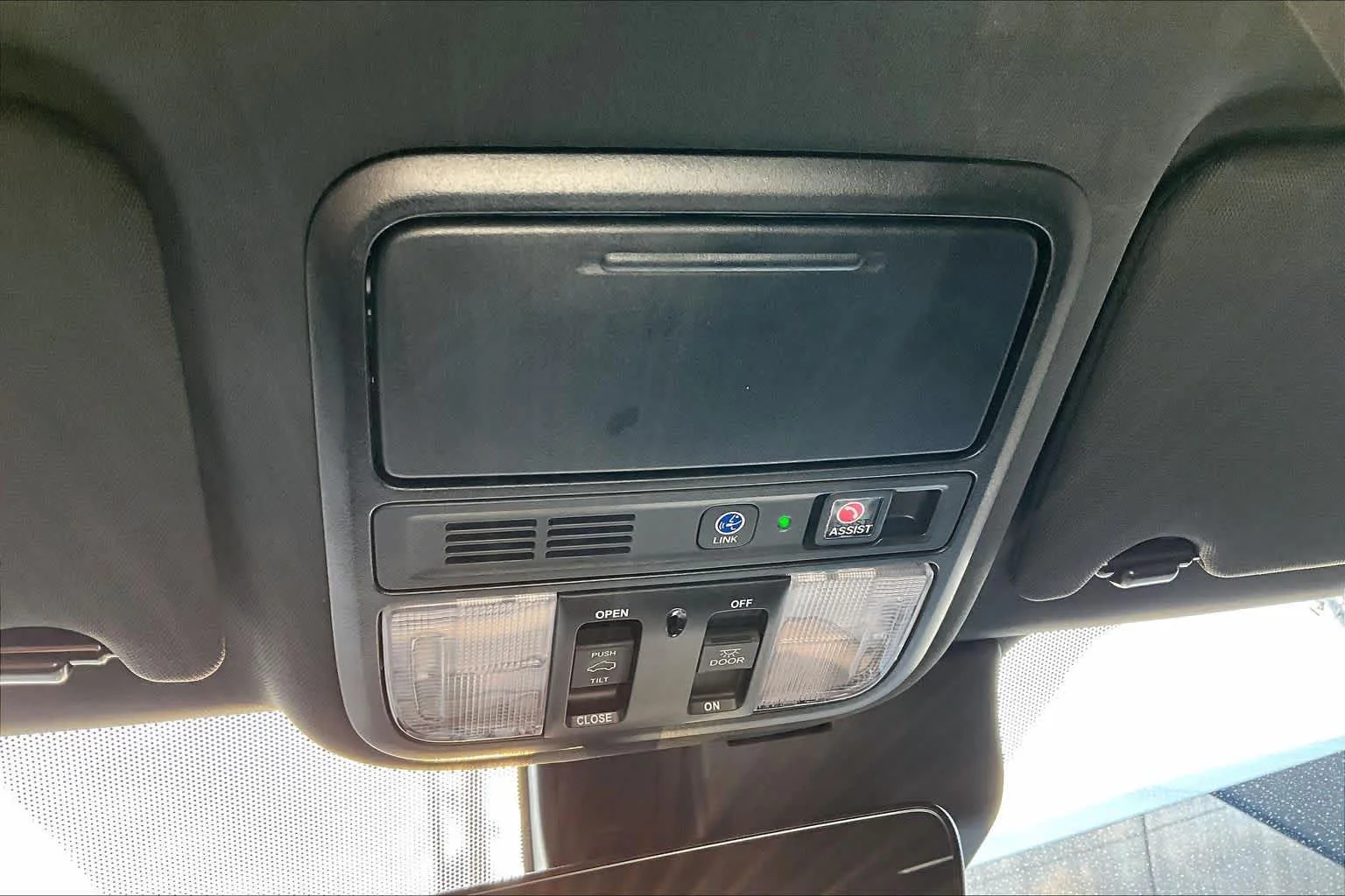 Used 2021 Crystal Black Pearl Honda Touring image 31