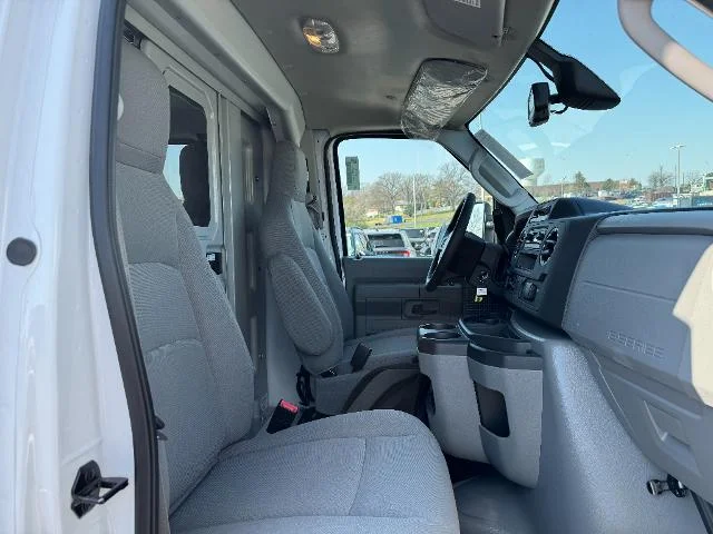 New 2026 Oxford White Ford E-350 SRW image 8