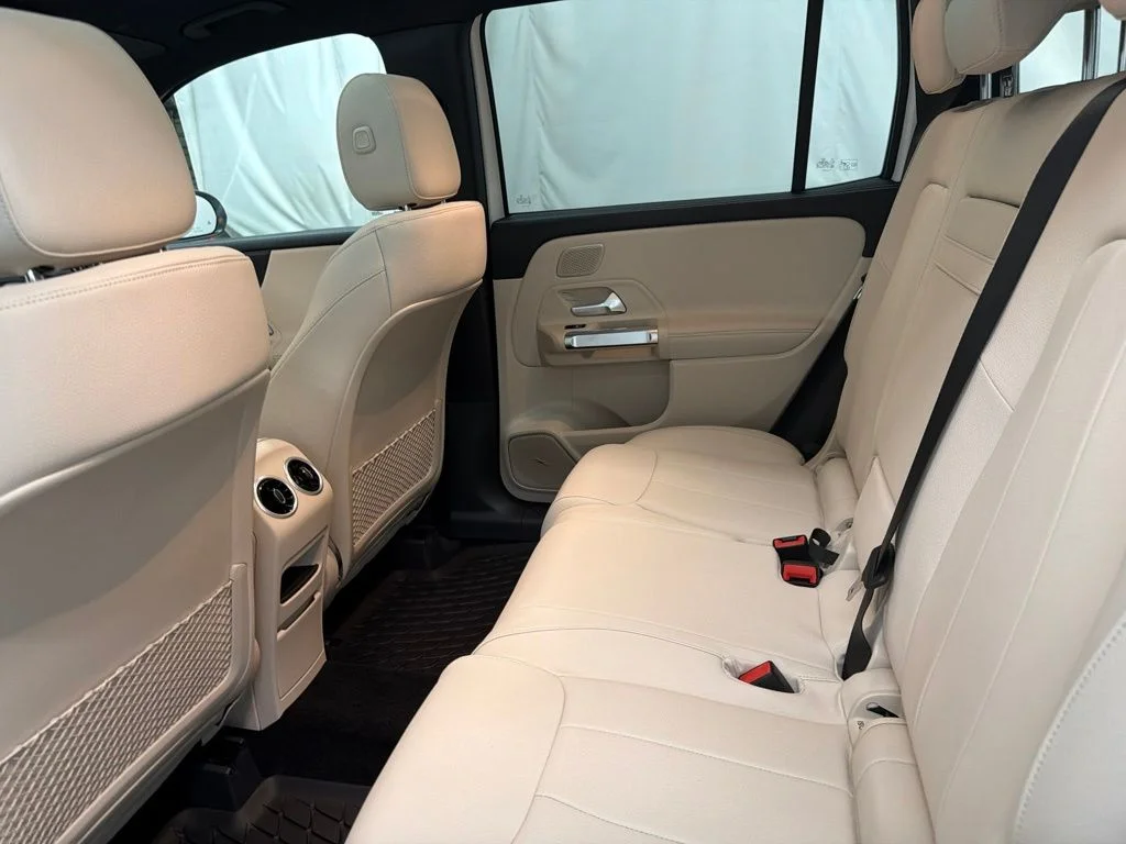 New 2026 White Mercedes-Benz GLB 250 image 19