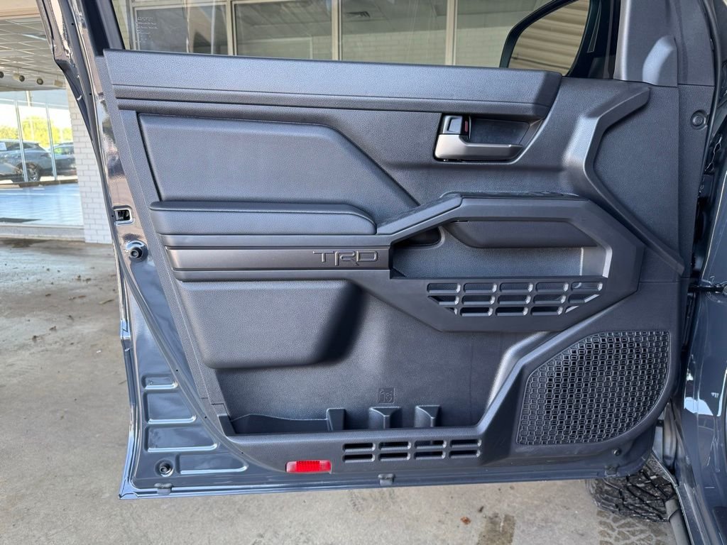 2025 Toyota Tacoma TRD Off Road - Photo 8