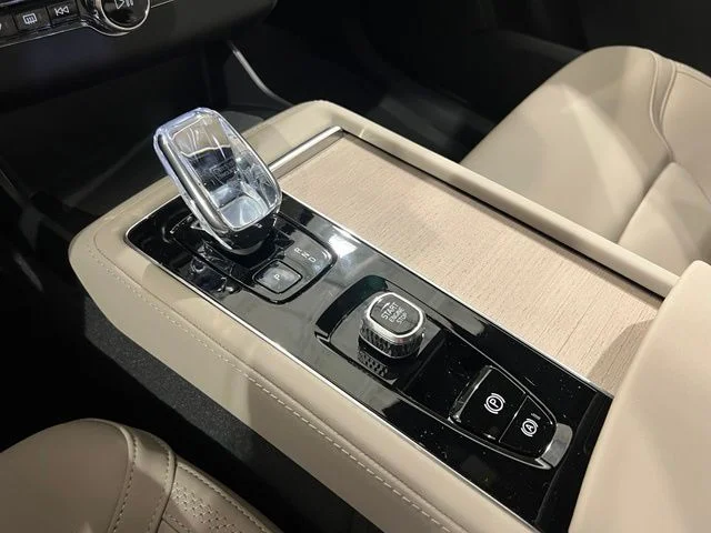 New 2026 Crystal White Volvo Plus image 18