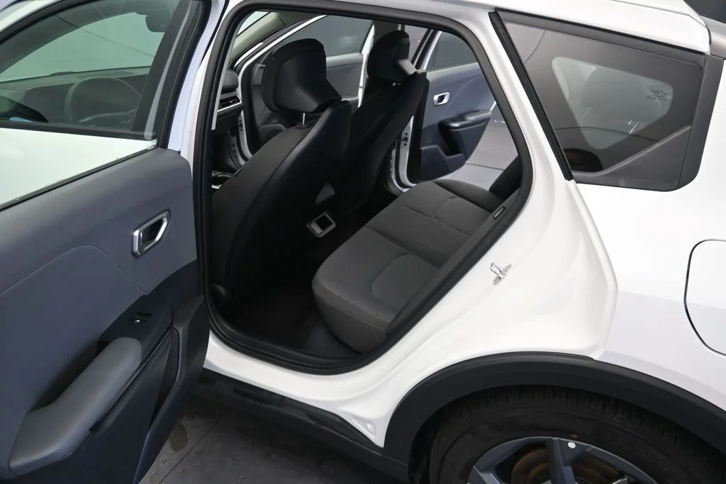 2025 Kia K4 LXS - Photo 14