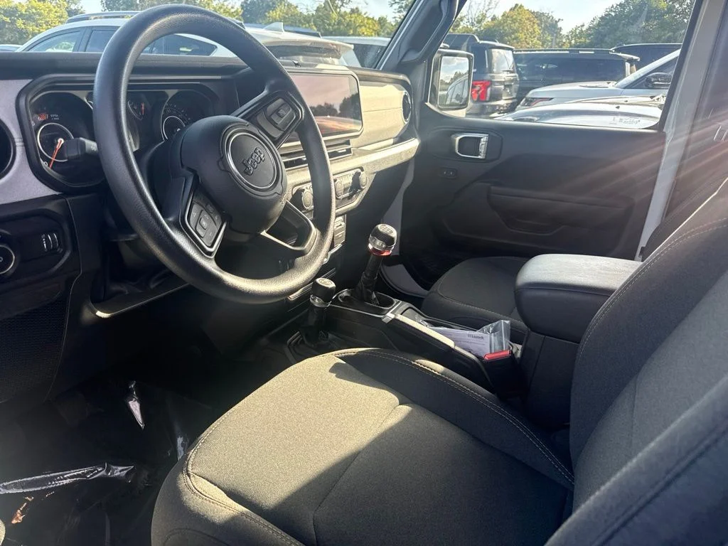 Used 2025 White Jeep Sport image 3