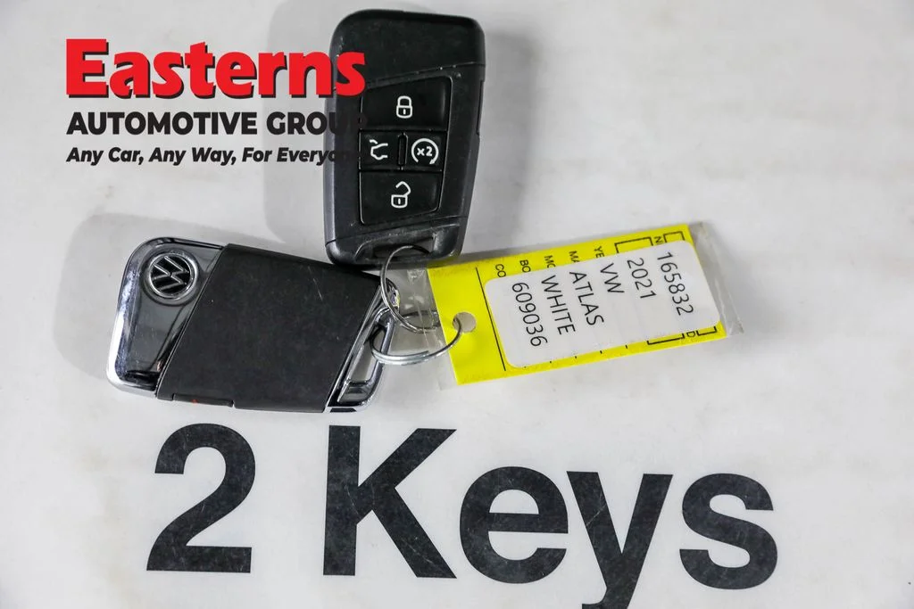 Used 2021 White Volkswagen 2.0T SE w/Technology image 25