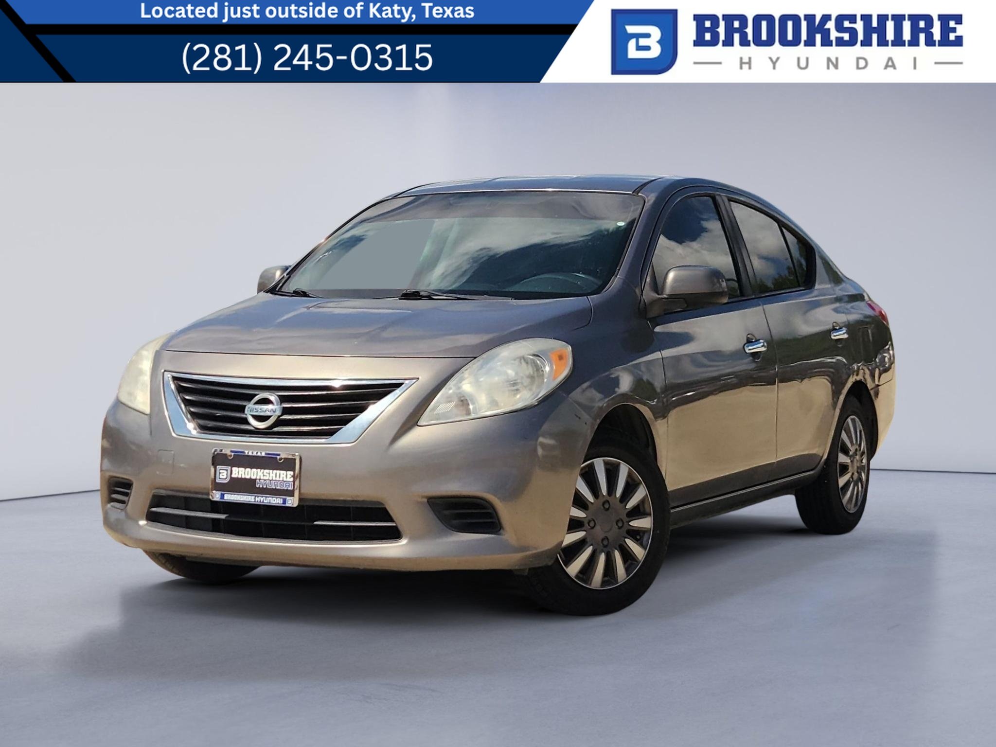 Used 2014 Titanium Nissan SV image 1