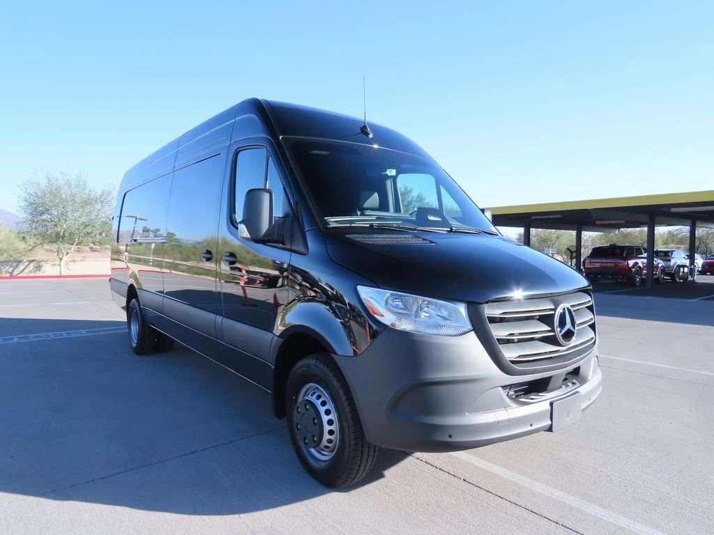 Used 2025  Mercedes-Benz Cargo 170 WB image 3