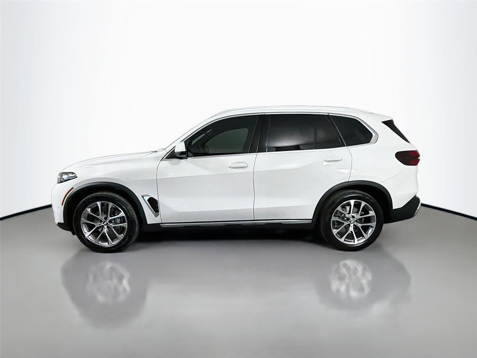 New 2026 Alpine White BMW xDrive40i image 8