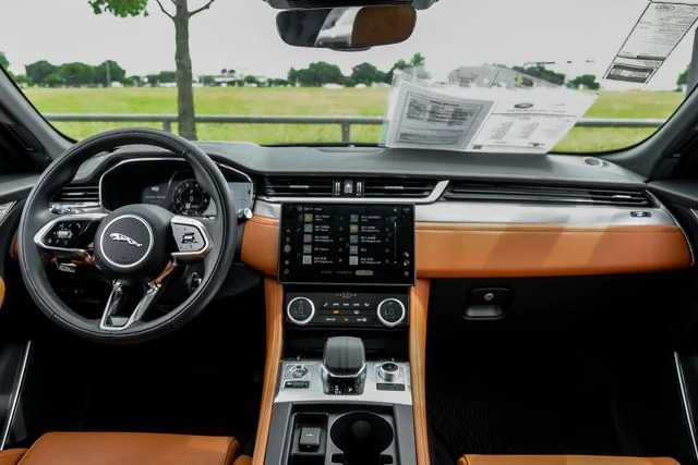 2026 Jaguar F-Pace R-Dynamic S - Photo 17