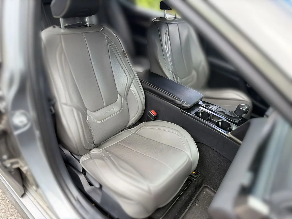 Used 2025  Toyota SE image 24