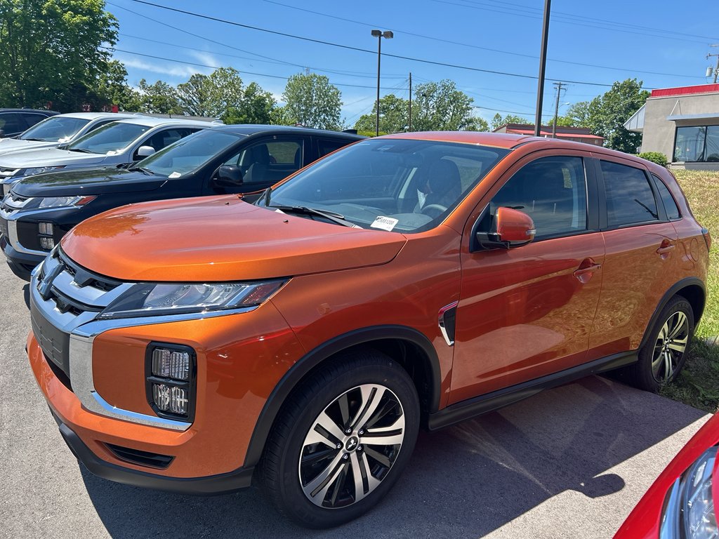 New 2026 Sunshine Orange Metallic Mitsubishi SE image 4