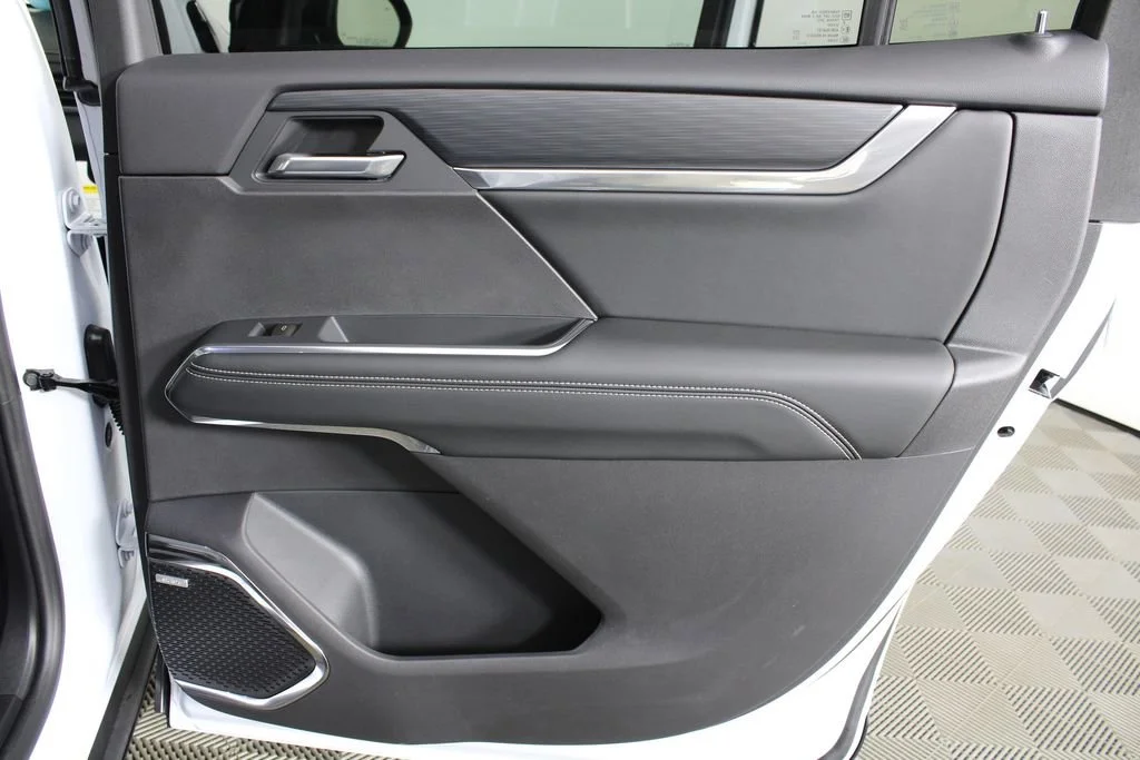 New 2026 Glacier White Tricoat GMC Elevation image 11