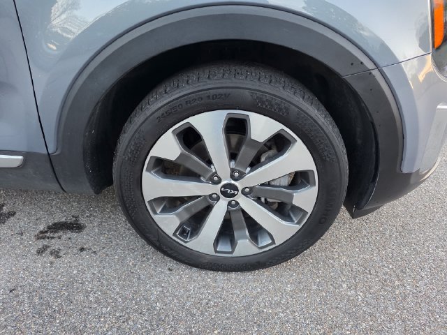 Used 2022 Silver Kia S image 12