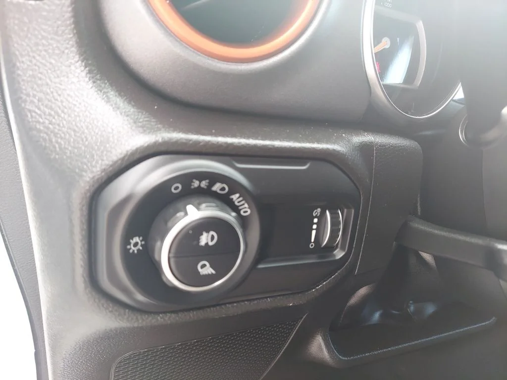 Used 2023 White Jeep Mojave image 19
