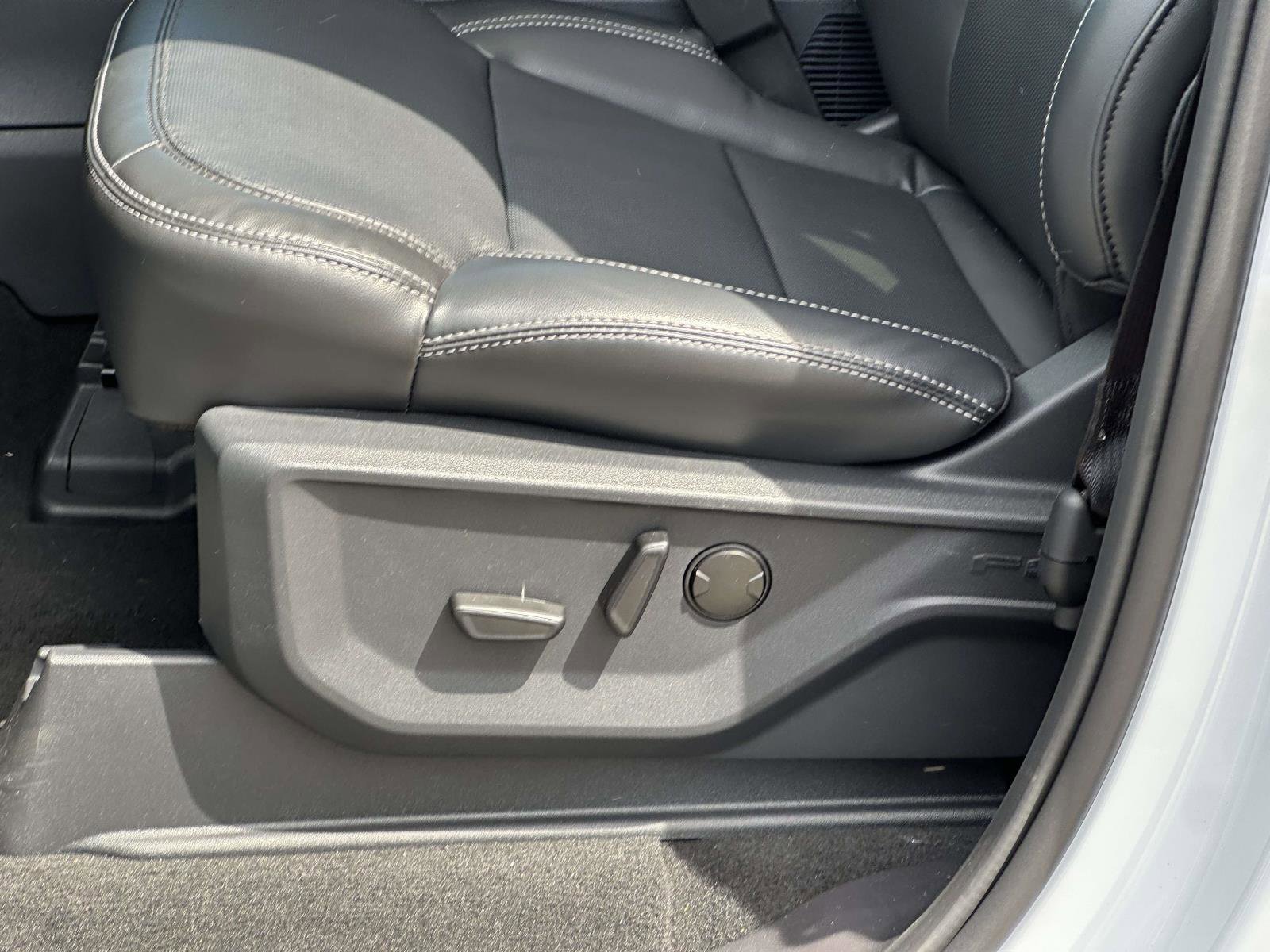 New 2026 Space Silver Metallic Ford MAX Platinum® image 15