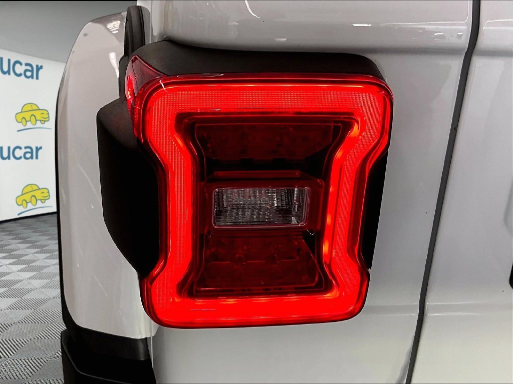 Used 2023 White Jeep Sahara image 31