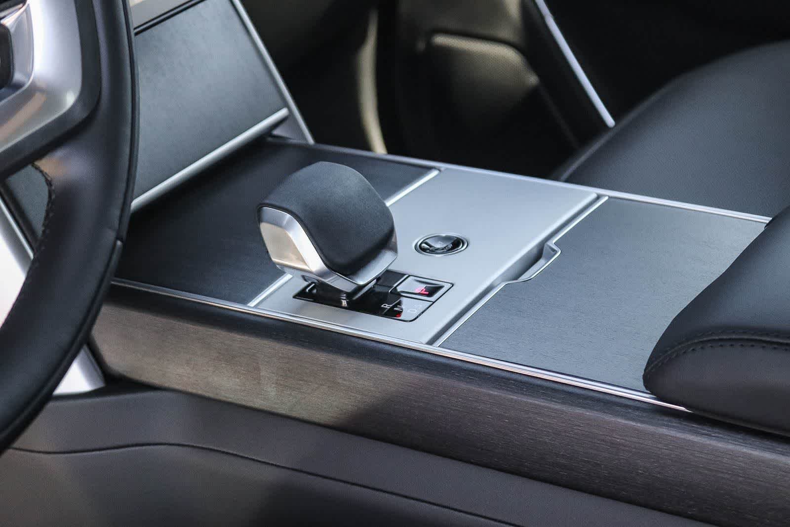 New 2026 Santorini Black Land Rover SE image 19