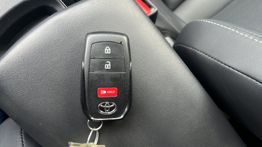 2026 Toyota Prius XLE - Photo 27