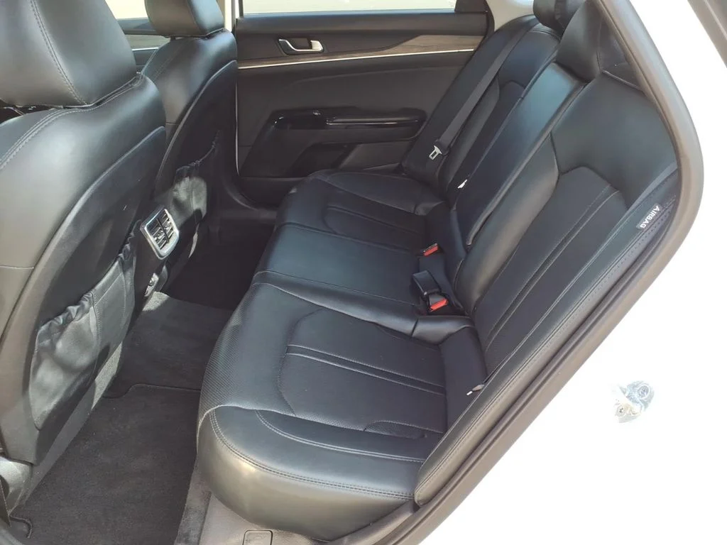 Used 2022 White Pearl Kia EX image 17