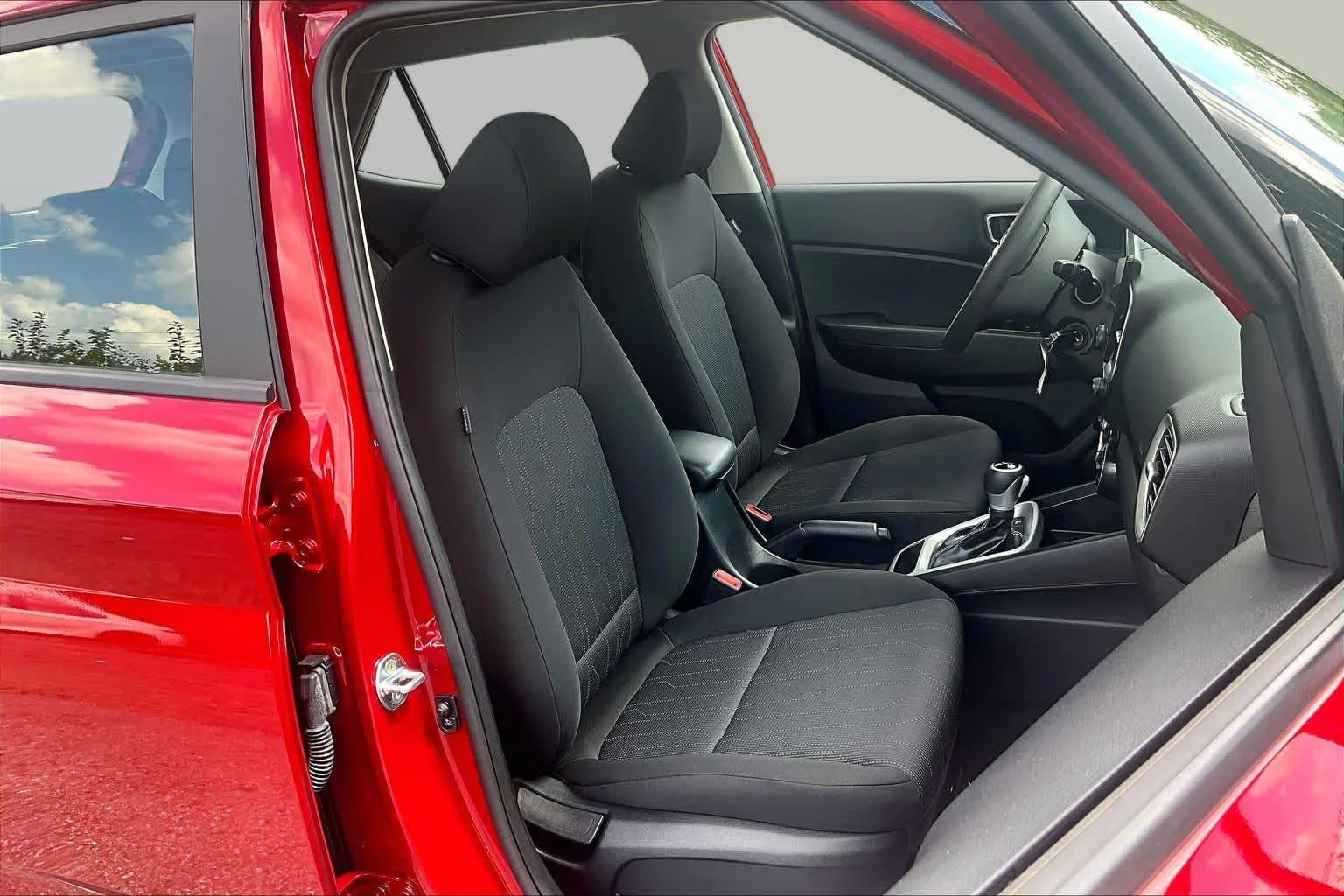 Used 2025 Ultimate Red Hyundai SE image 9