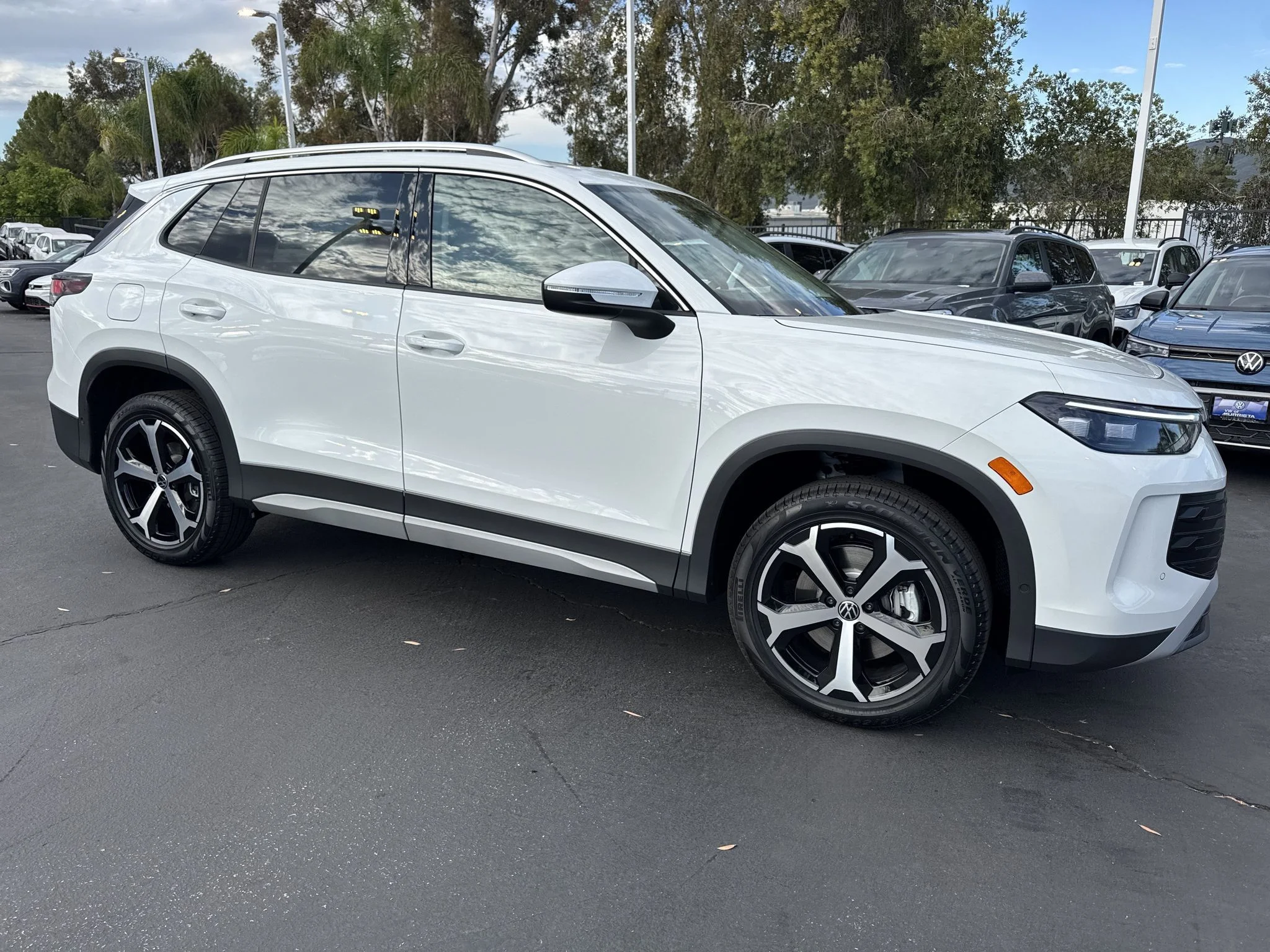 New 2026 Pure White Volkswagen SE image 1