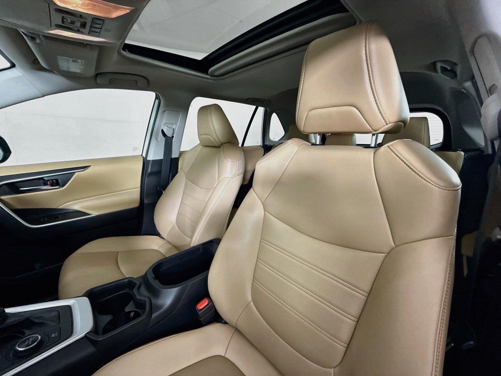 Used 2021 Blizzard Pearl Toyota XLE Premium image 3