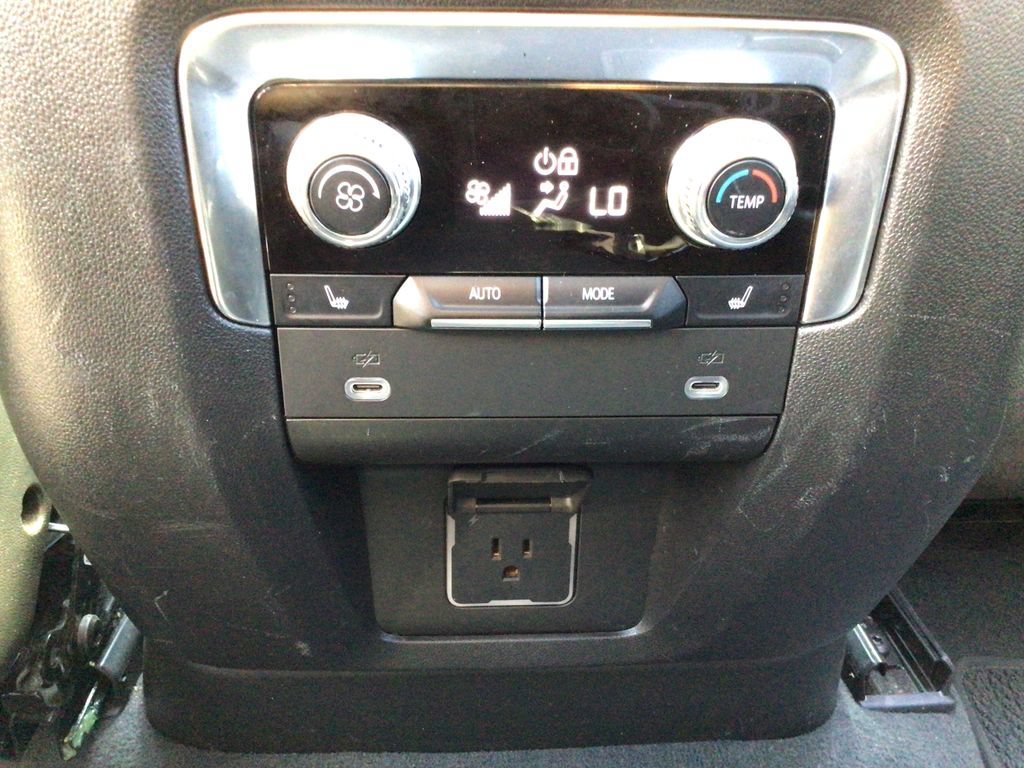 2024 GMC Yukon Denali - Photo 35