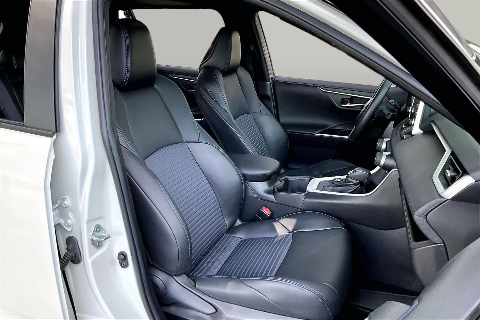 Used 2022 Blizzard Pearl/Midnight Black Metallic Toyota Hybrid XSE image 9