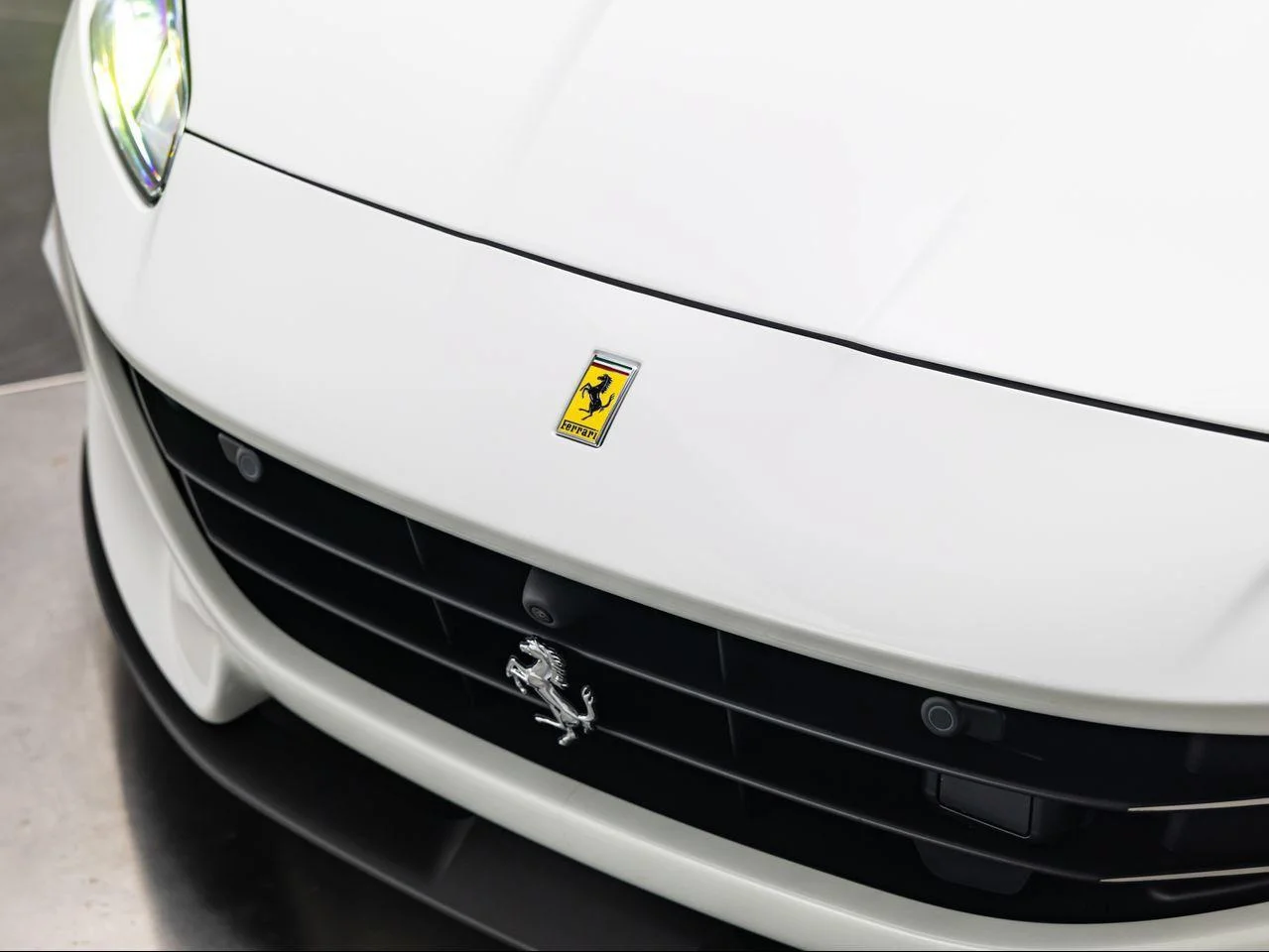 Used 2023 Bianco Cervino Ferrari M image 18
