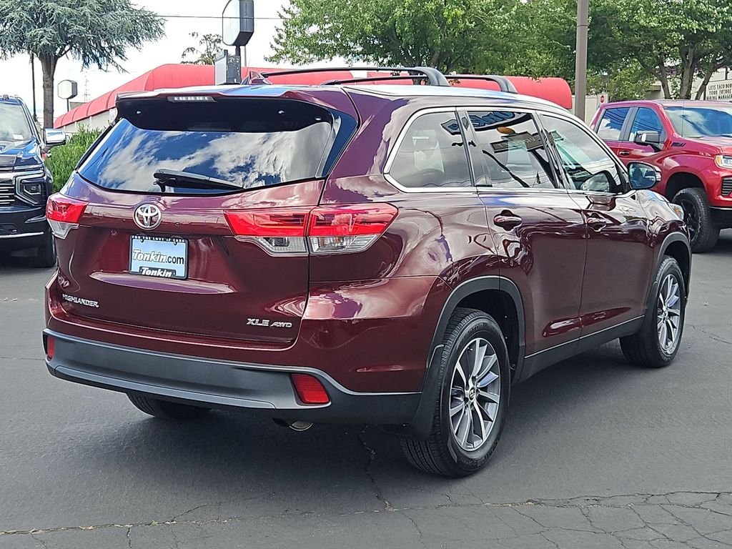 Used 2019 Salsa Red Pearl Toyota XLE image 6