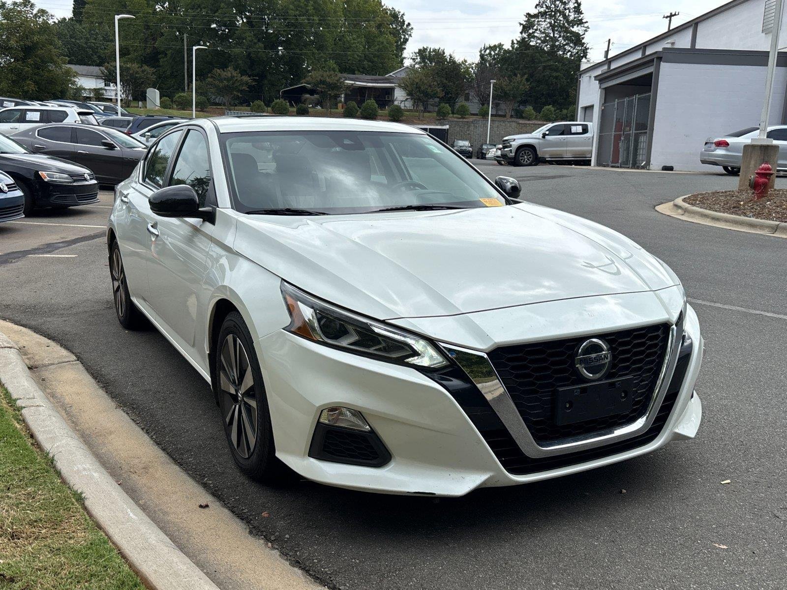 Used 2022 Pearl White Tricoat Nissan 2.5 SV image 7