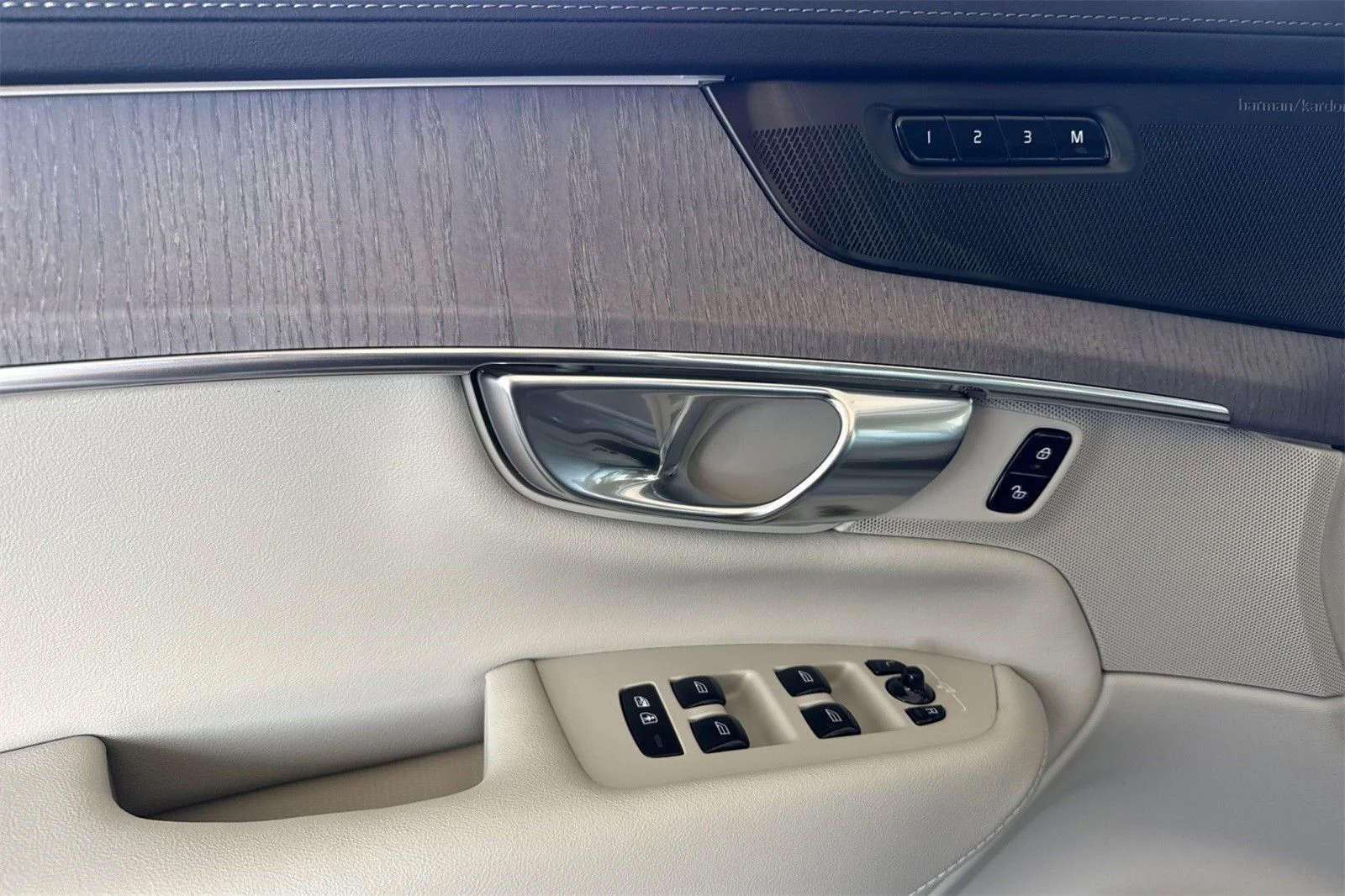 2026 Volvo XC90 Ultra - Photo 14
