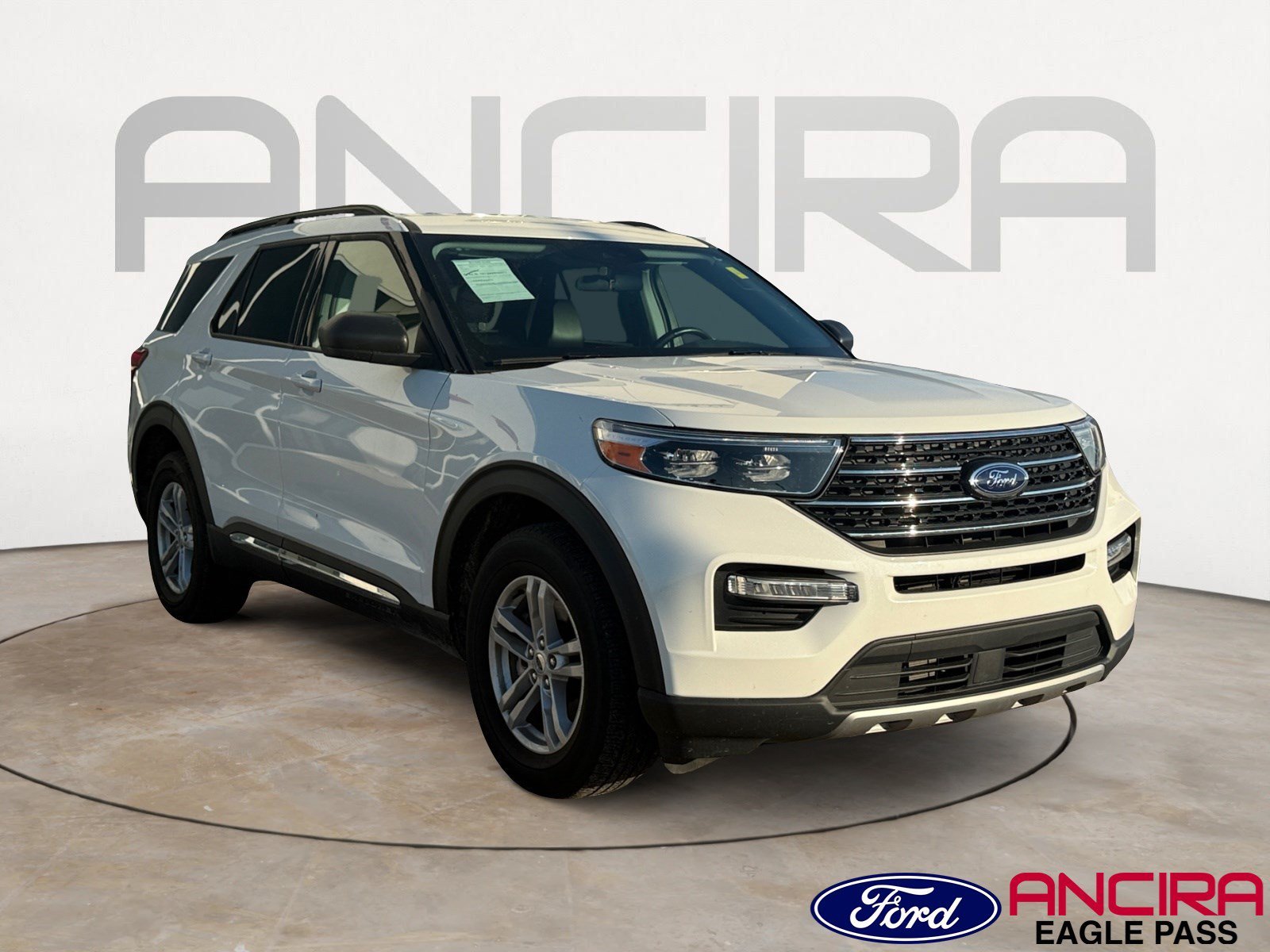 Used 2023 White Metallic Ford XLT image 1