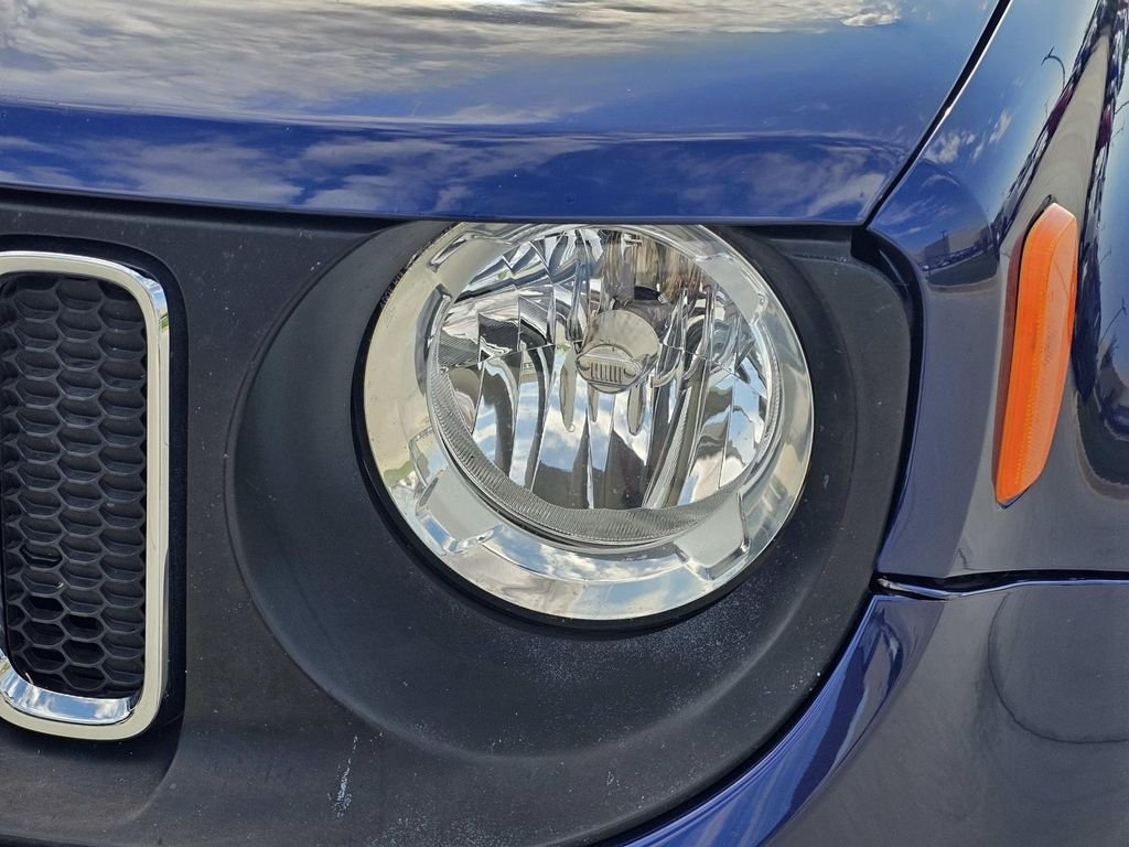 Used 2017 Blue Jeep Latitude image 5