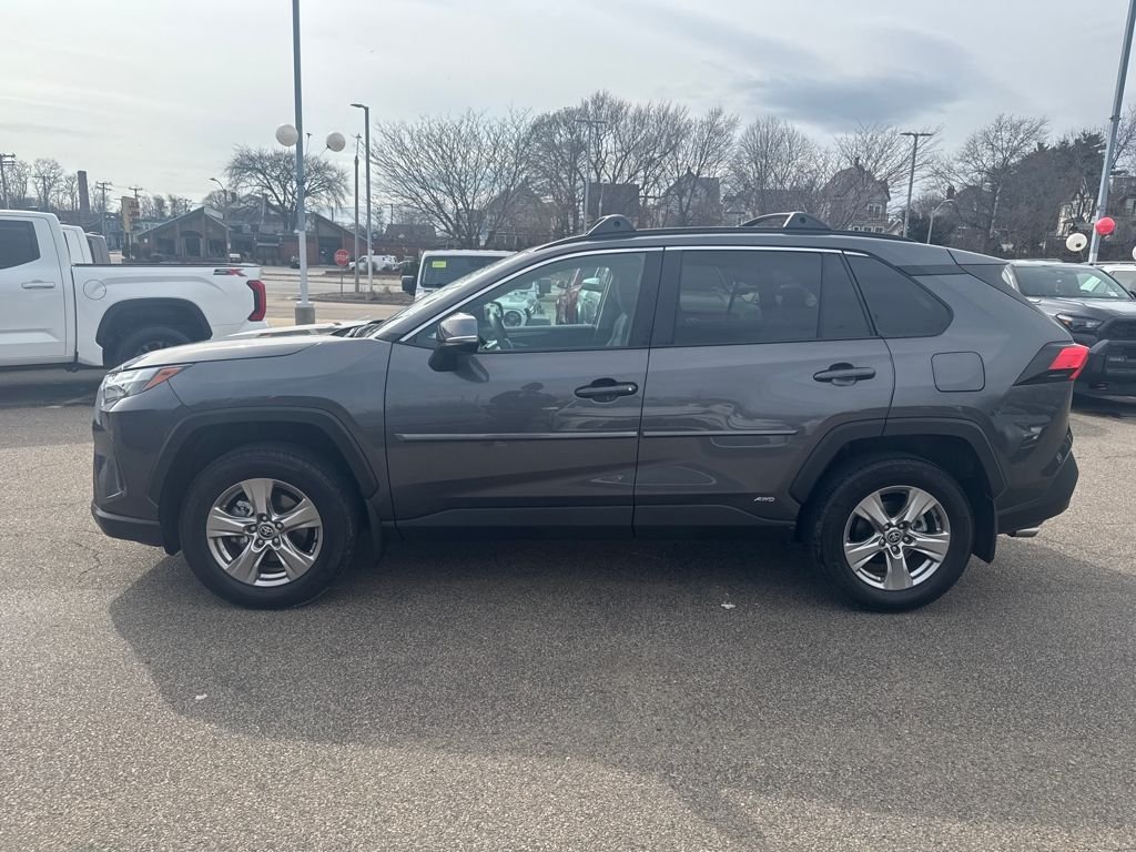 View vehicle photo 4