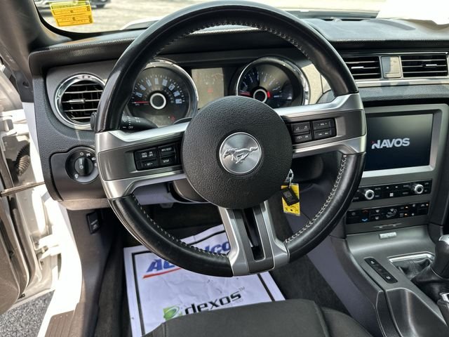 Used 2014 White Ford V6 image 13
