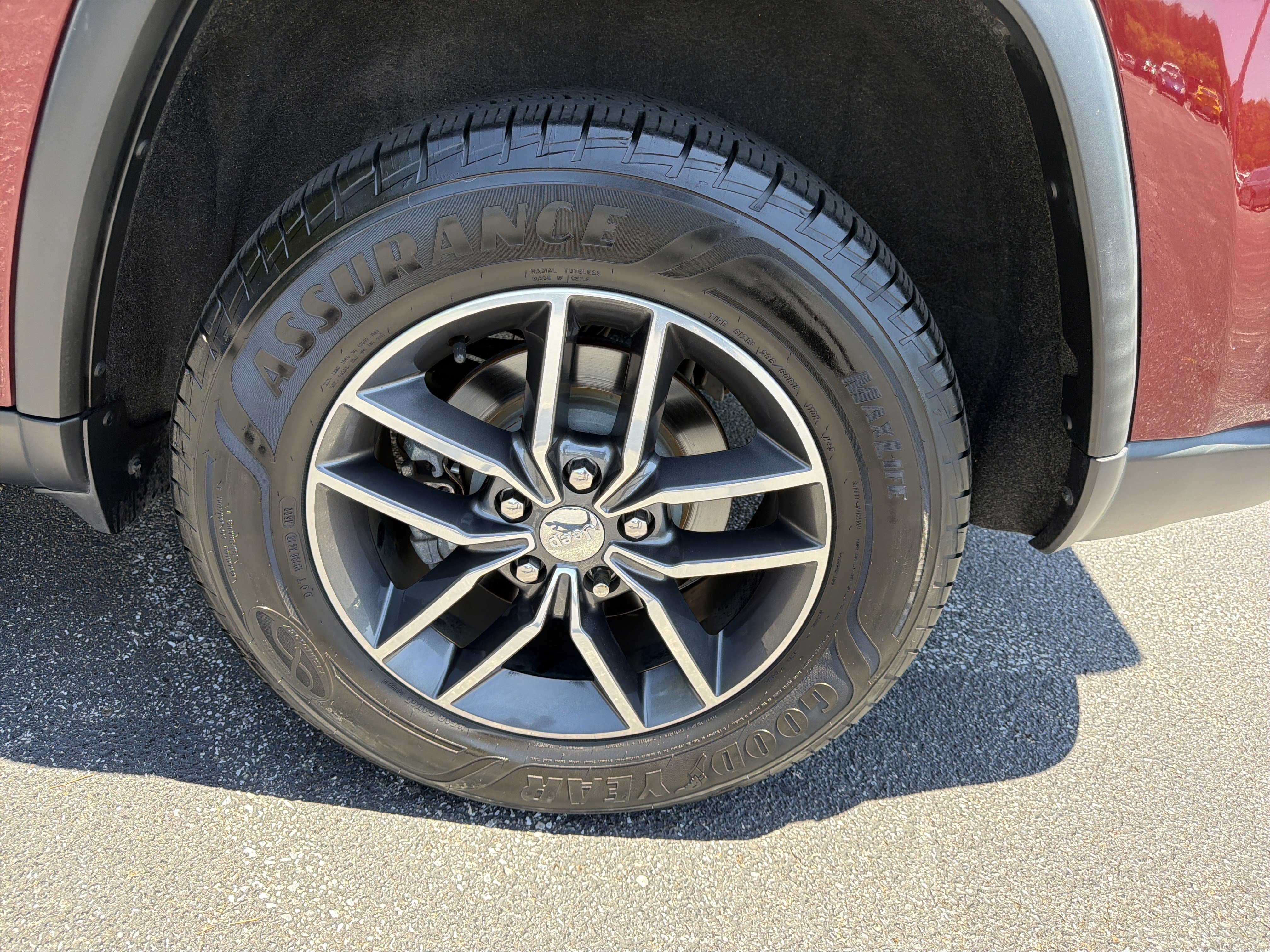 Used 2018 Velvet Red Pearlc Jeep Limited image 19