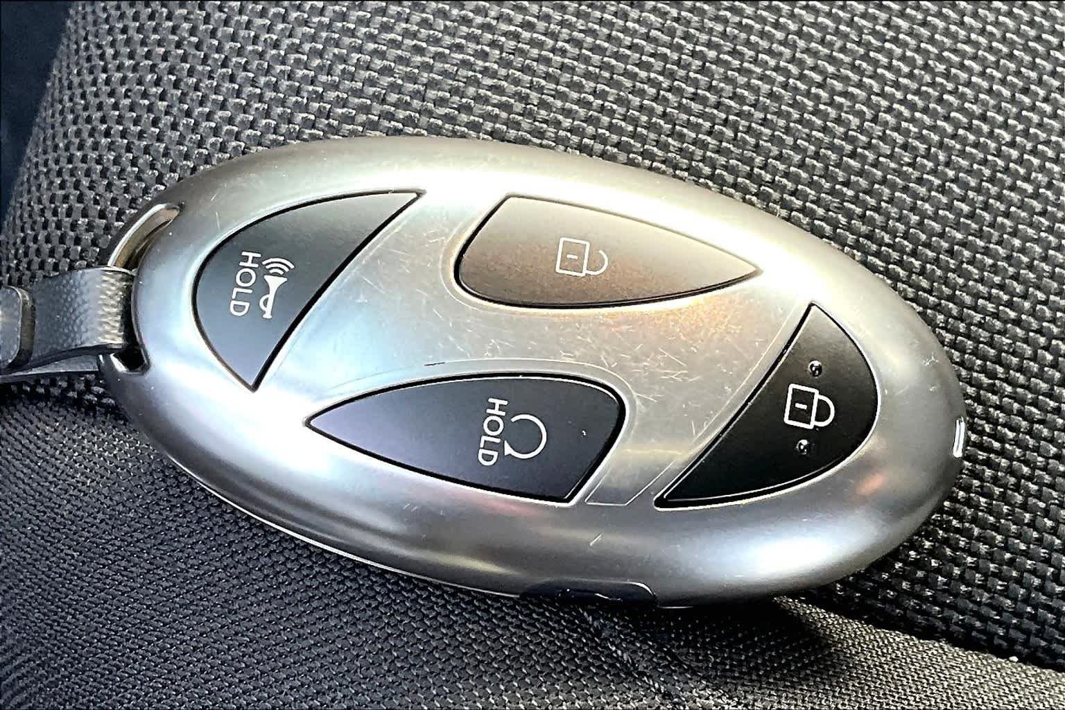 Used 2024 Shimmering Silver Hyundai SE image 14