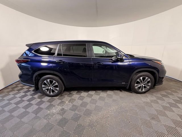 Used 2024  Toyota XLE image 17
