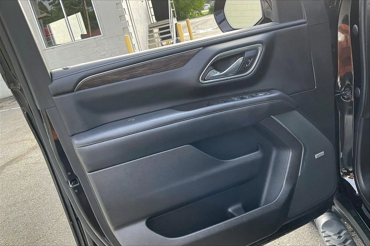 Used 2021 Black Chevrolet Z71 image 27