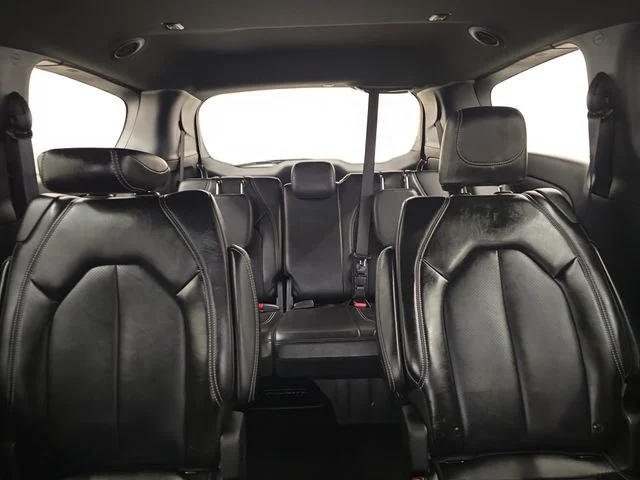 Used 2025 Bright White Clearcoat Chrysler Select image 21