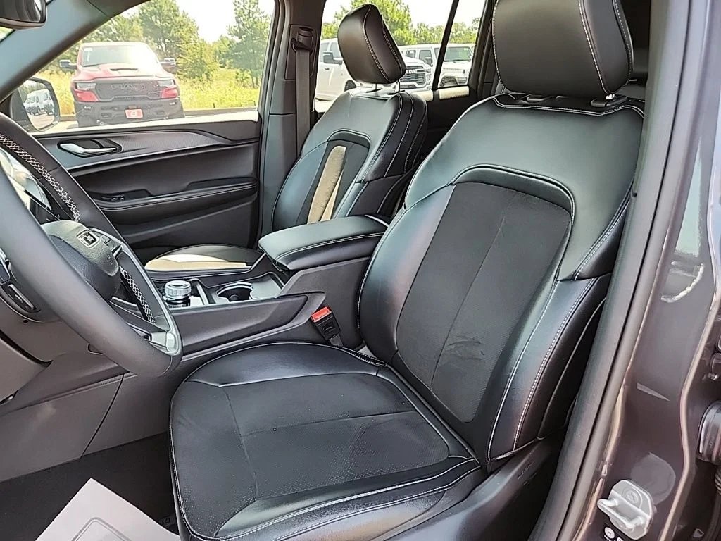 Used 2024 Gray Jeep Altitude X image 14