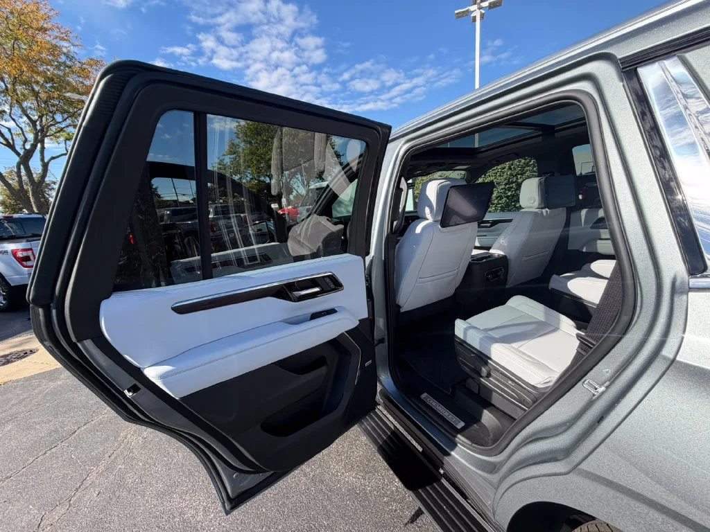2025 Chevrolet Tahoe Premier - Photo 34