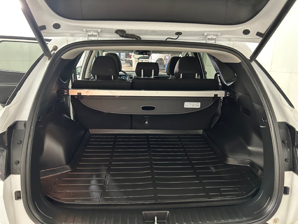 Used 2022 Gray Hyundai SEL Convenience image 27