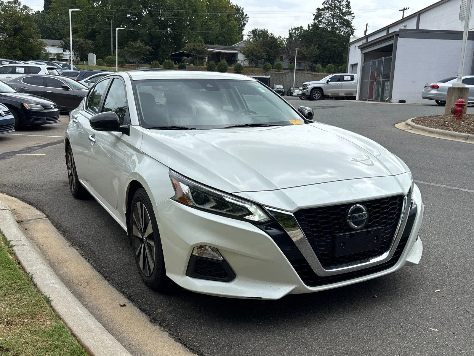 Used 2022 Pearl White Tricoat Nissan 2.5 SV image 7