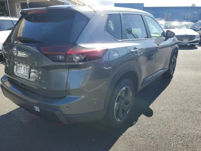 Used 2024 Gray Nissan SV image 6